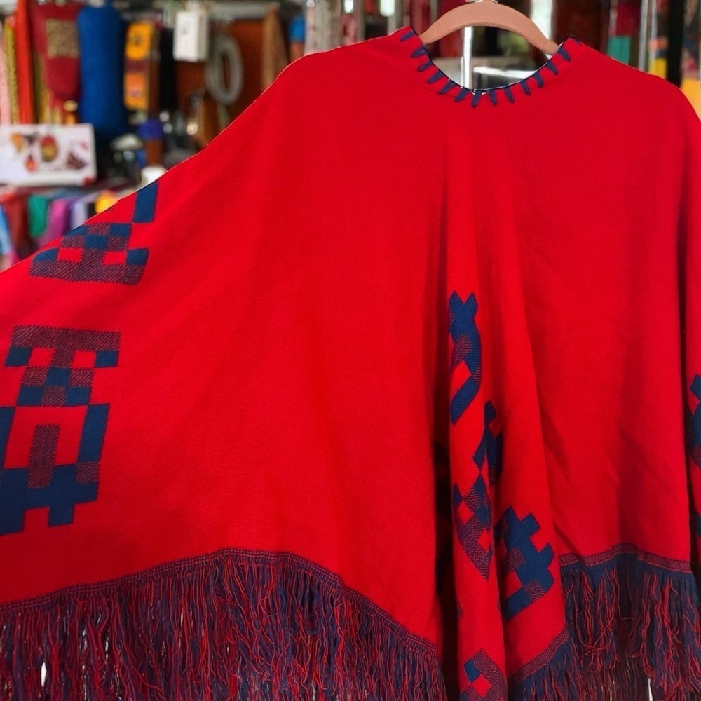 Vintage 70s Poncho Mexican Reversible Fringe Cape Shawl Blue/Red Wool Handmade - Picture 12 of 16